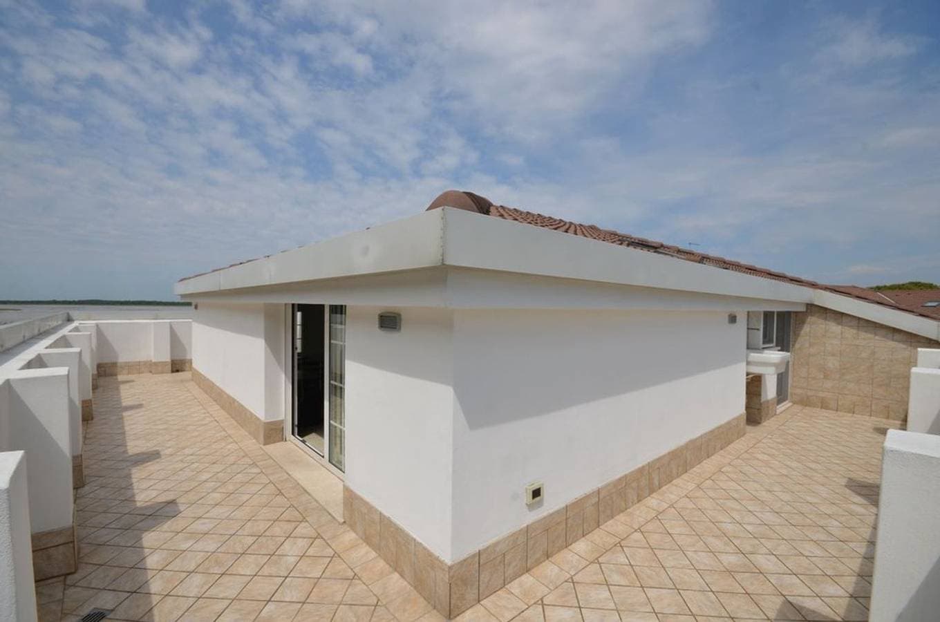 Foto 7 von 26: Helles und modernes Ferienhaus mit pool