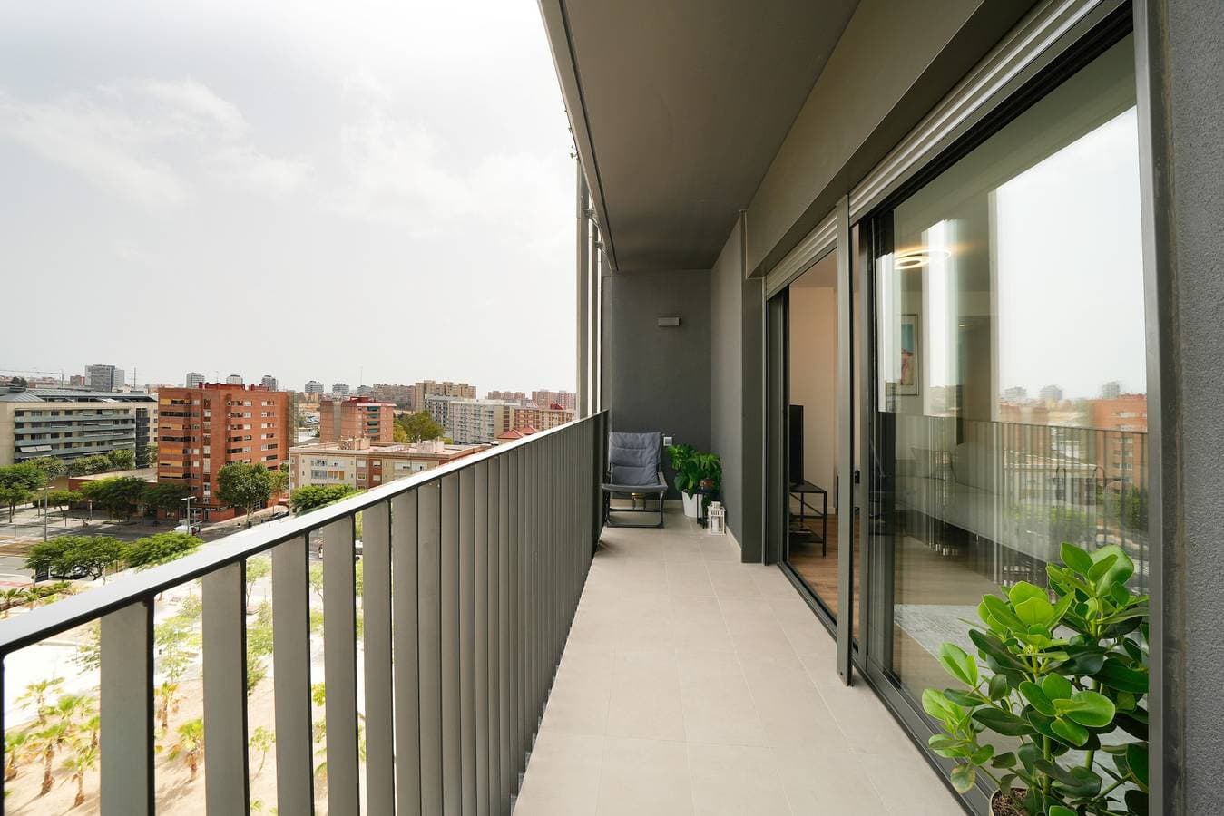 Foto 5 von 36: Ferienwohnung „Sonnenuntergänge & Pool in Barcelona“ mit Balkon, Gemeinschaftspool & WLAN