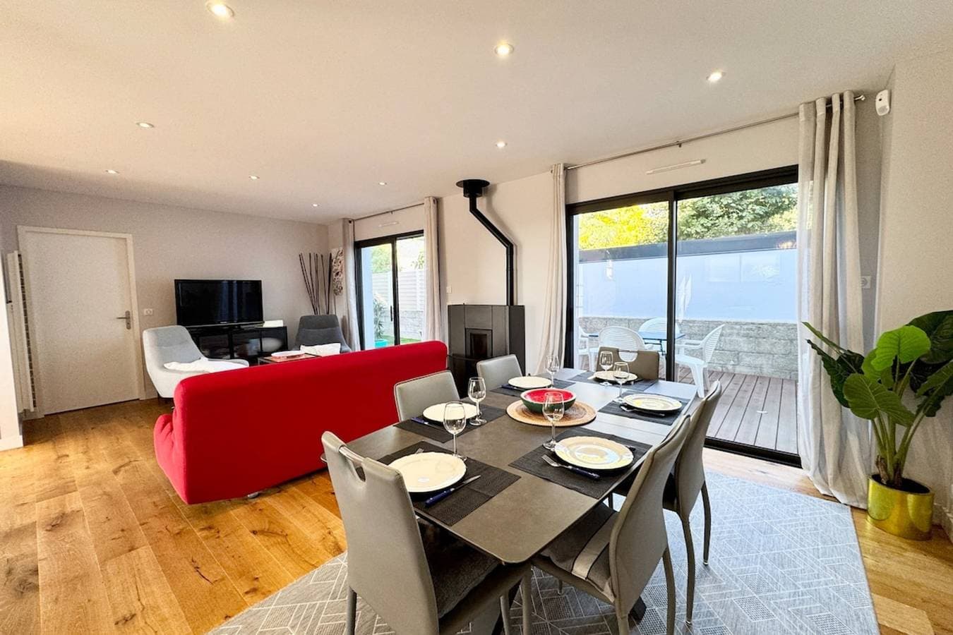 Foto 10 von 47: Maison contemporaine de standing - 100m des plages