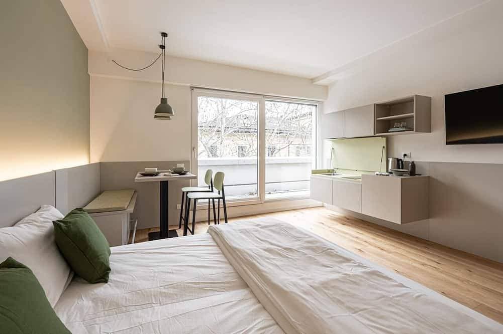 Foto 8 von 30: Doppelzimmer-Komfort-Ensuite mit Dusche-Strassenblick