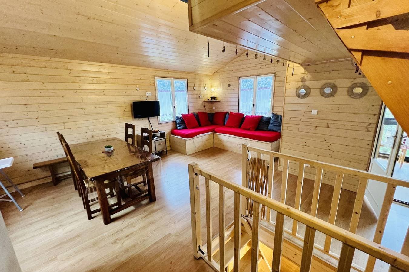Foto 7 von 32: Chalet für 6 Personen mit Terrasse