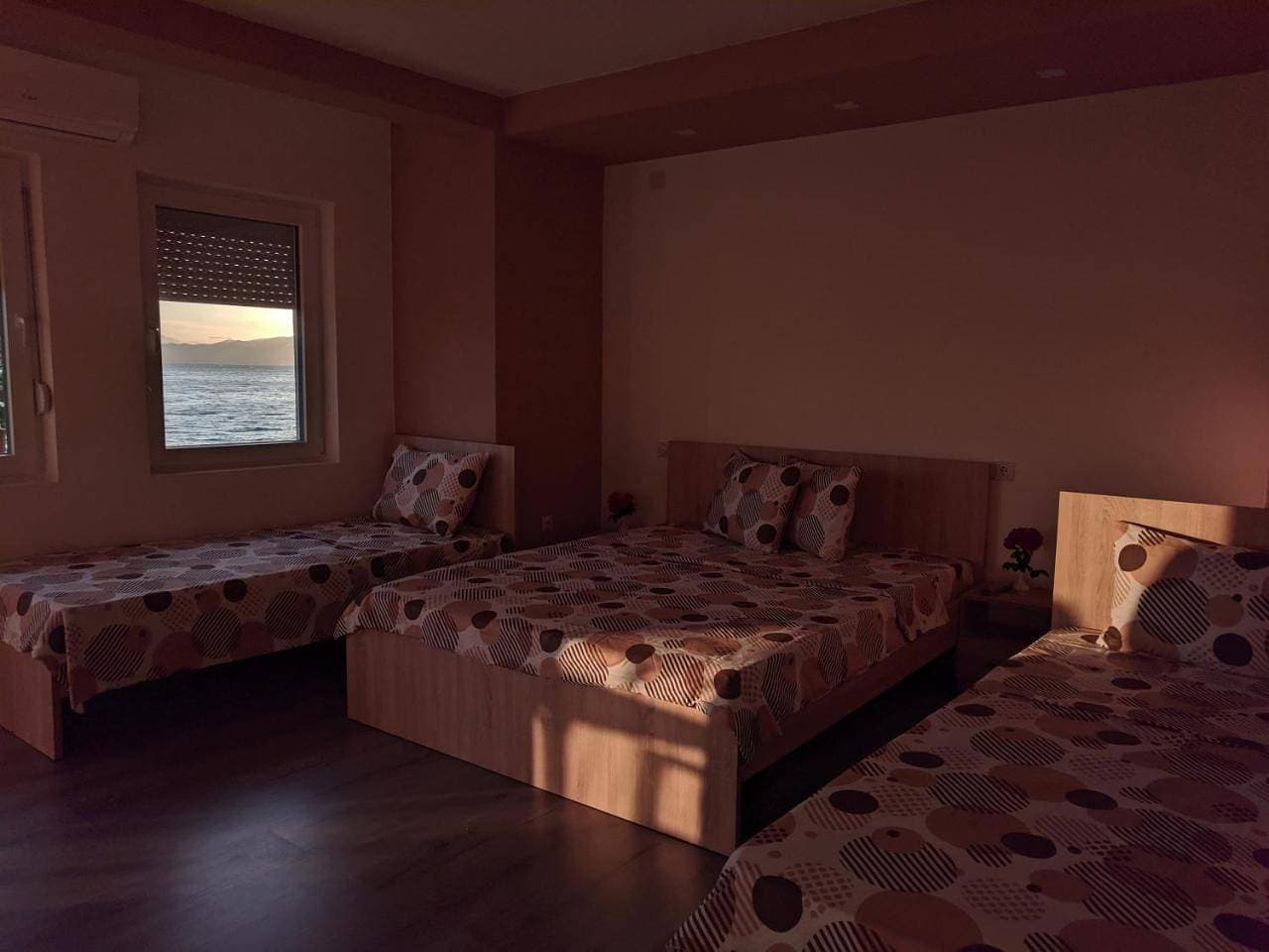 Foto 7 von 24: Quadruple Room with Lake View