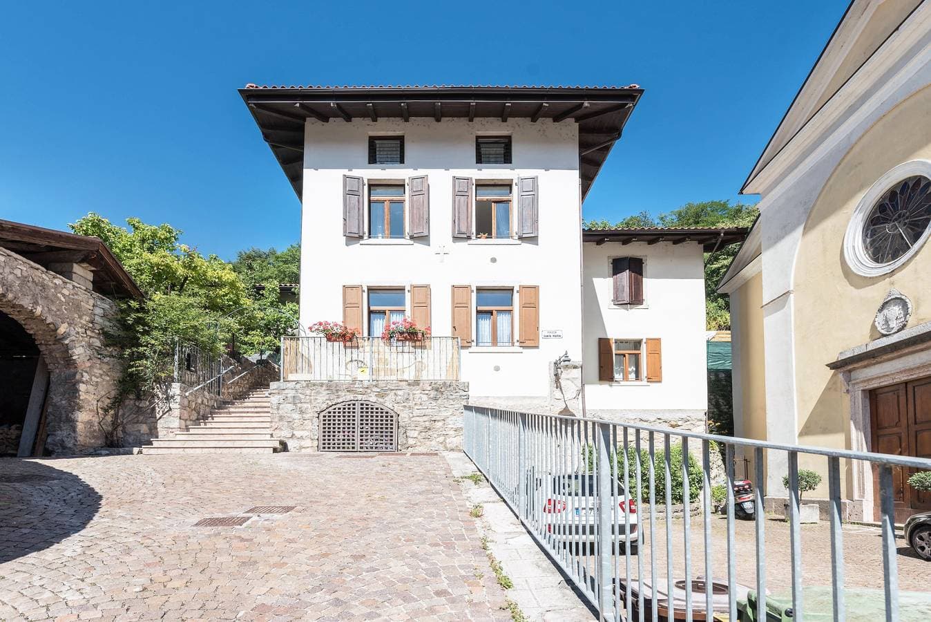 Foto 4 von 45: Ferienwohnung "Appartamento Ania Vista Castello" mit Bergblick und Terrasse