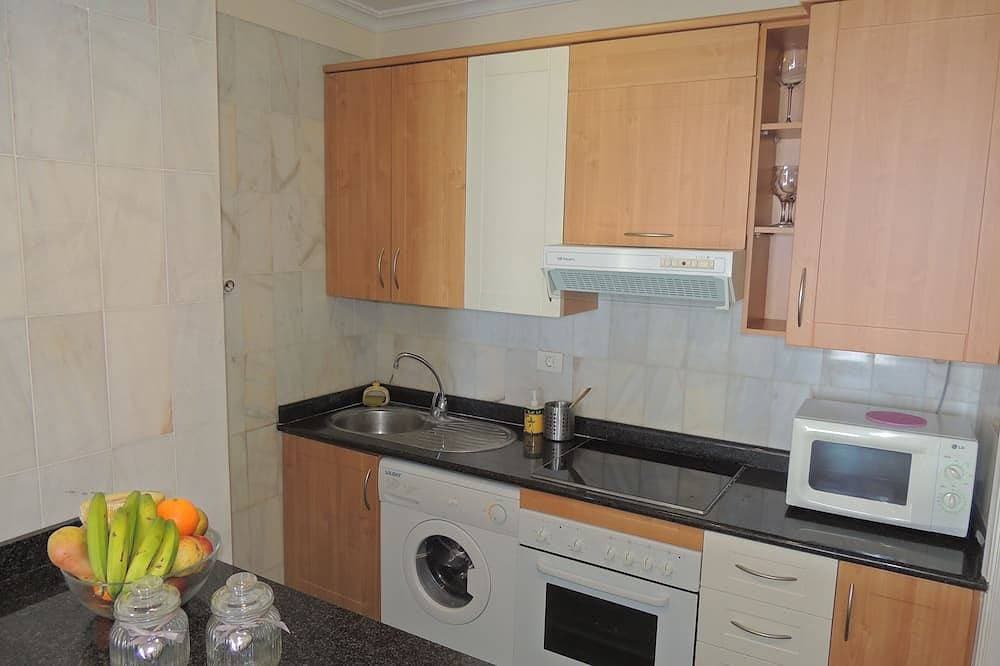Foto 13 von 30: Romantic Retreat In Prime Position With Stunning Views To Cliffs, Marina & Sea.
