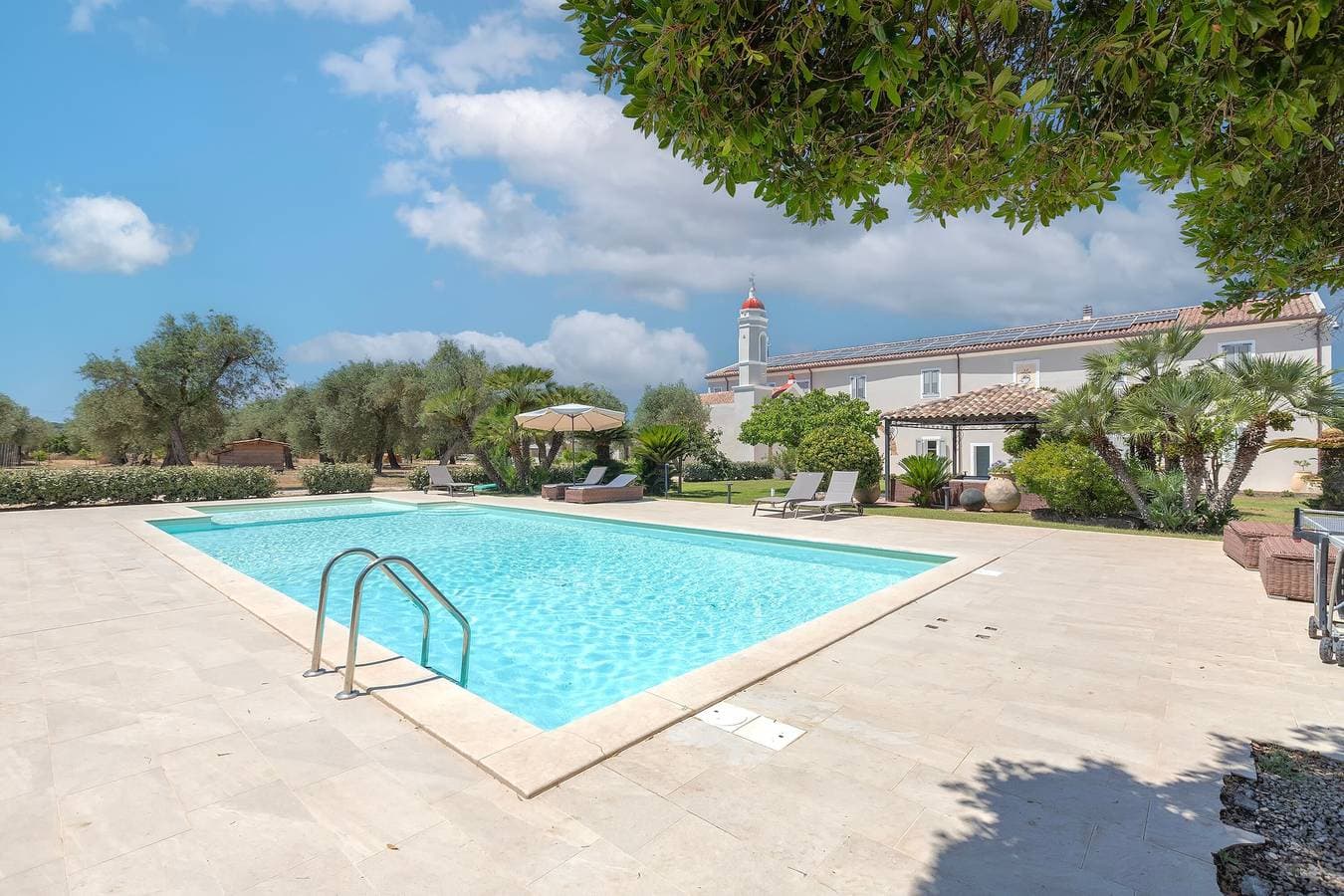 Foto 2 von 33: Villa „Dimora Sella – Ginevra“ mit Gemeinschaftspool, WLAN und Klimaanlage