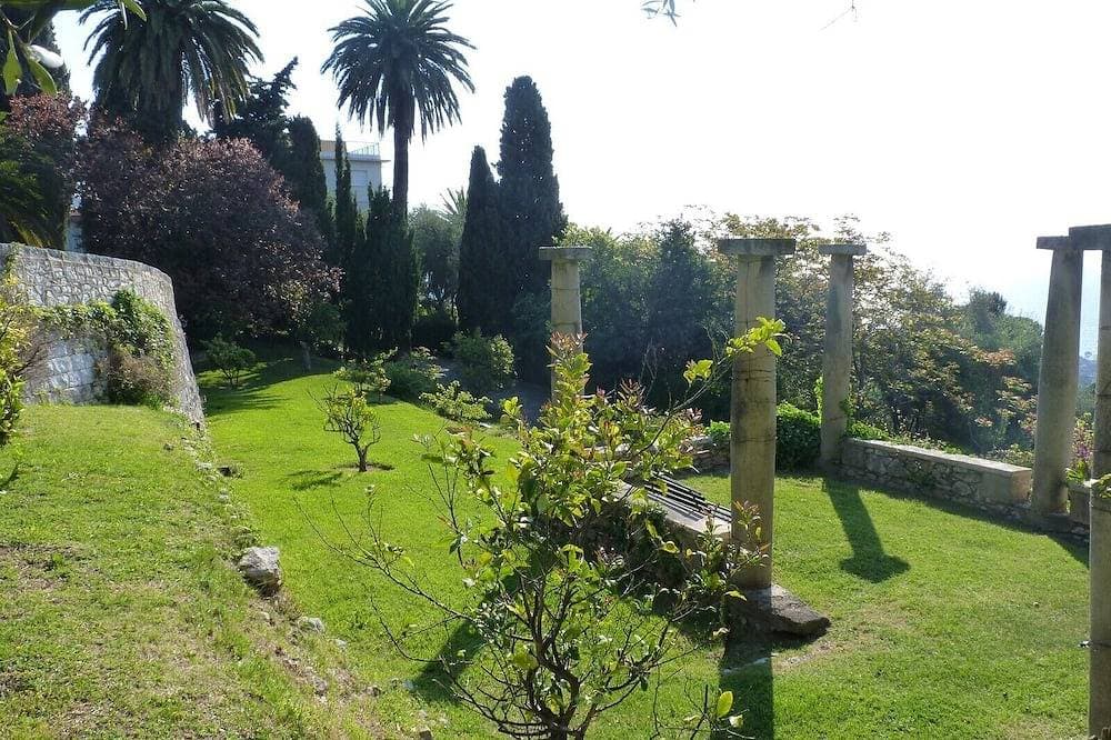 Foto 8 von 20: Studio mit Balkon und Parkplatz, atemberaubender Blick auf Cap-Ferrat und das Meer!