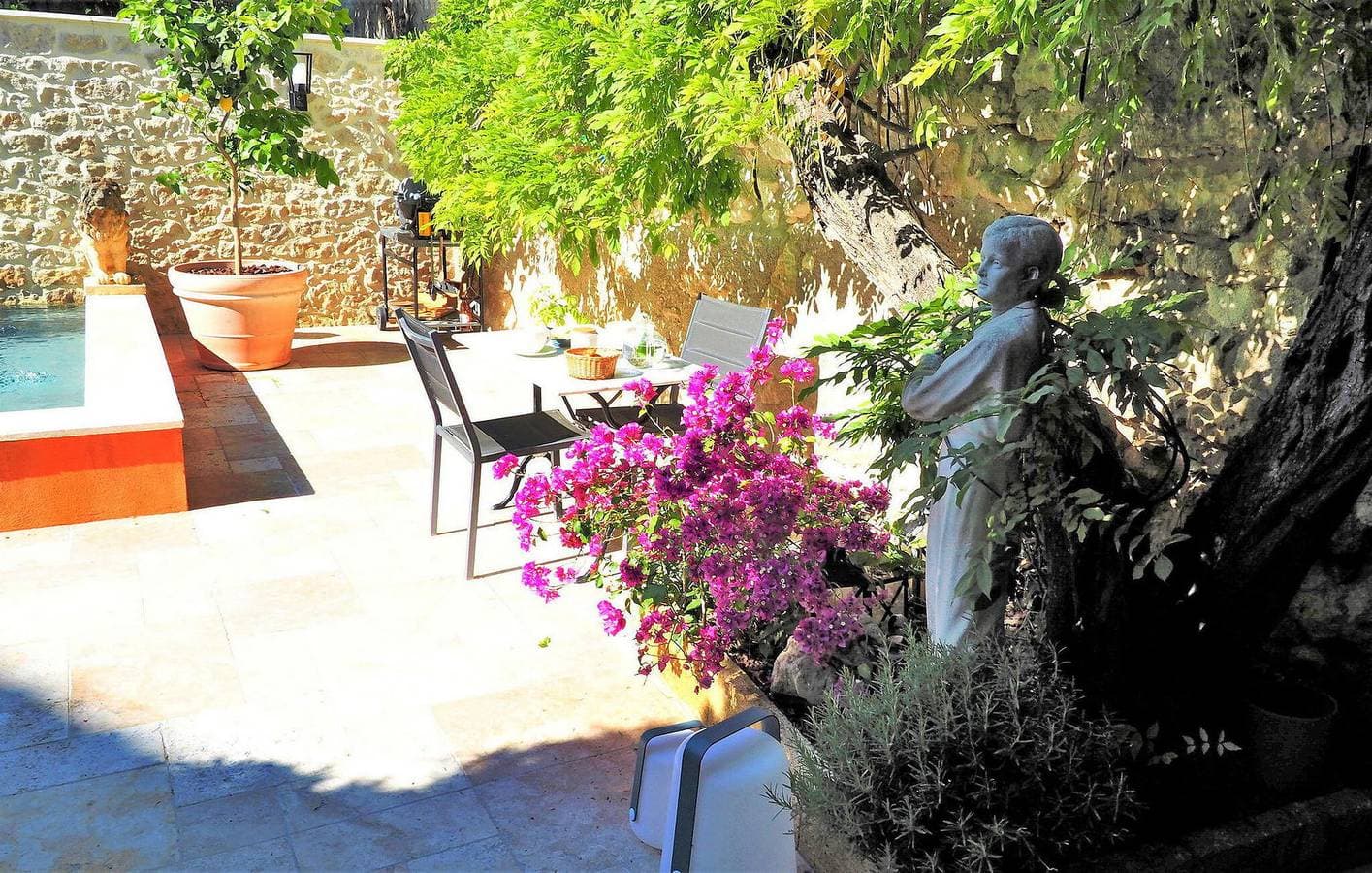 Foto 7 von 33: Geräumige Wohnung mit Pool, Parkplatz und AC