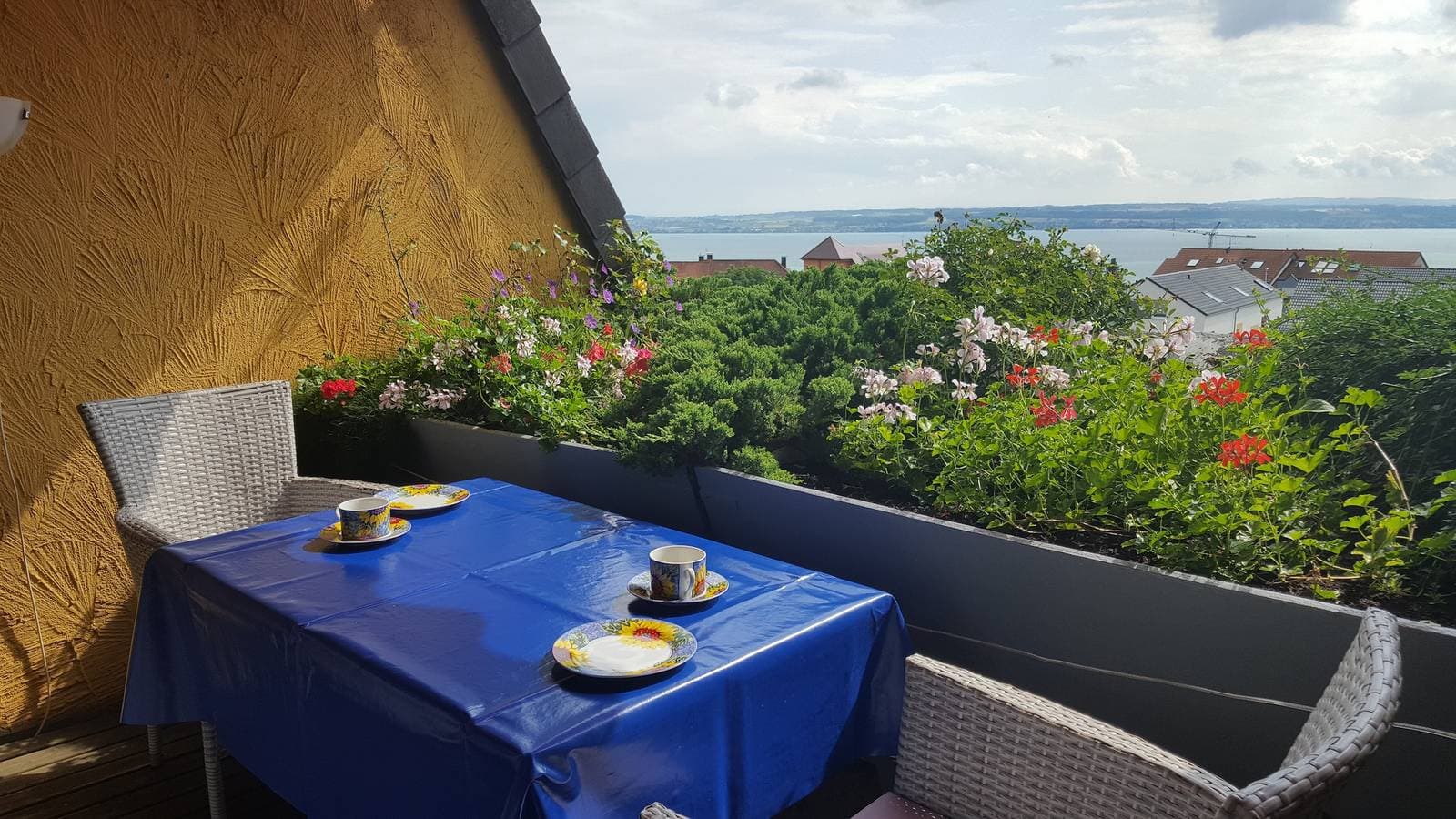 Foto 2 von 15: Ferienwohnung 'Koberstaedt' Panoramaseesicht, Balkon und Wi-Fi