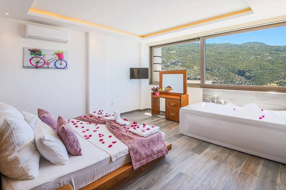 Foto 2 von 23: Abgelegene romantische Flucht mit Meerblick • En-Suite • Jacuzzi • Privater Pool
