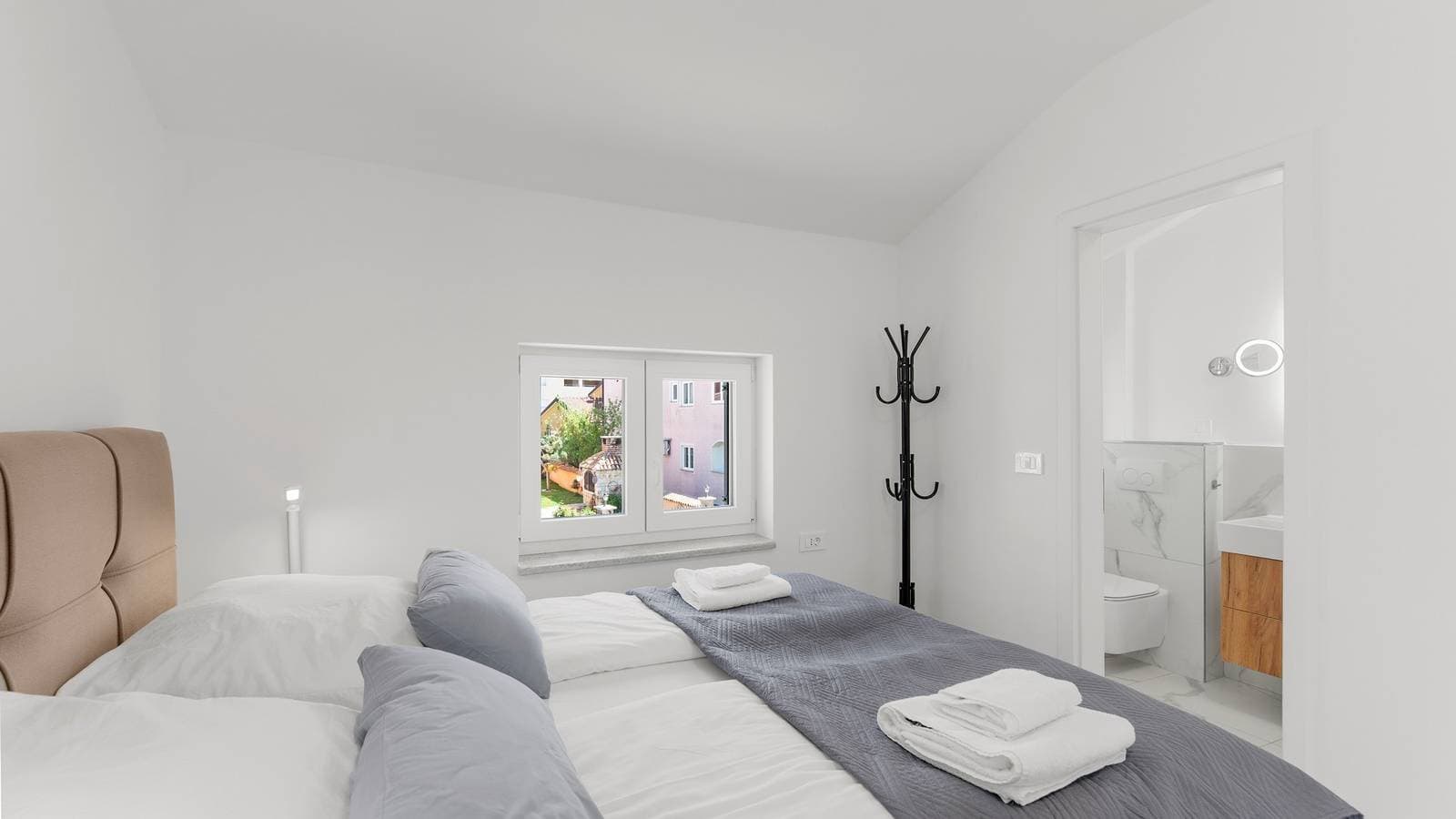 Foto 5 von 41: Apartment mit Balkon und Poolblick