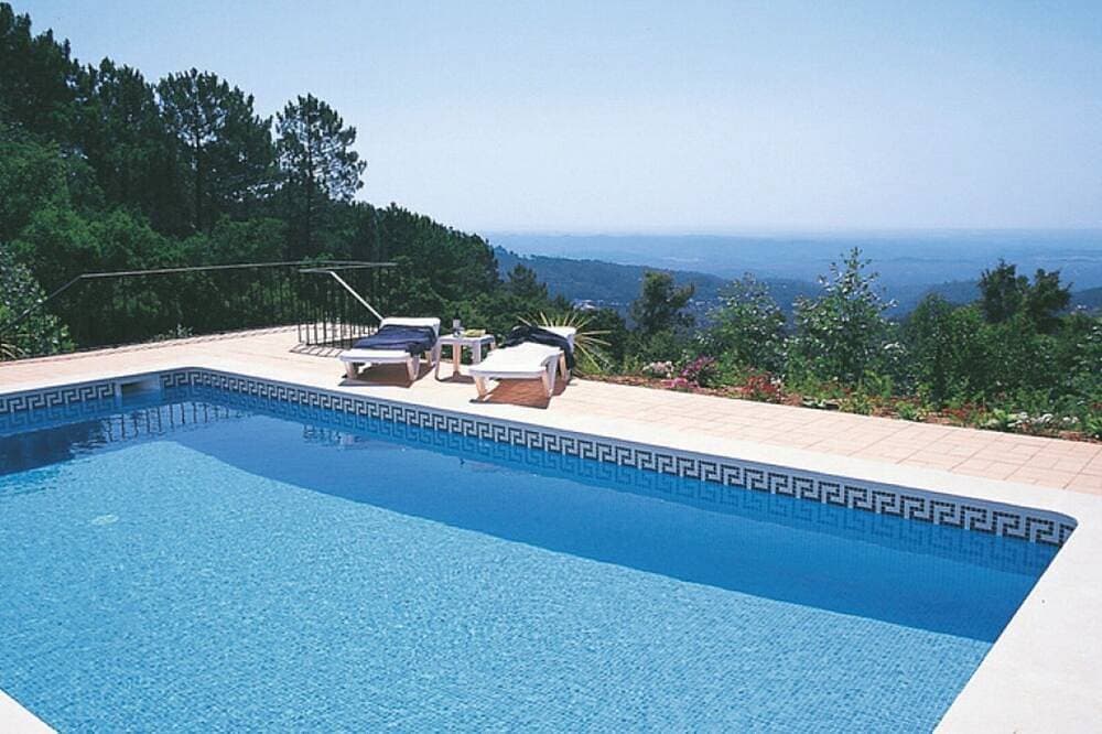 Schöne Villa, ideal für einen erholsamen Urlaub, mit Pool und Blick auf die Küste. 1