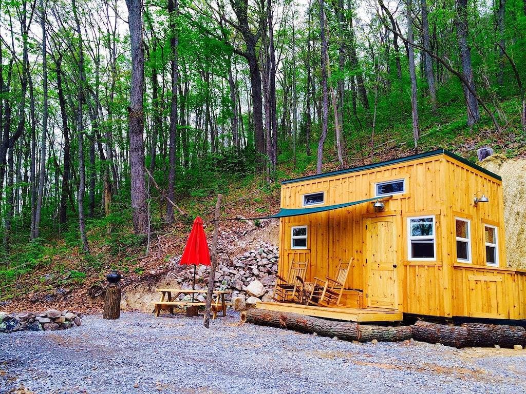 Foto 2 von 28: Shiner Shack Cabin. Ein rustikales Erlebnis in großartiger Lage mit privatem HotTub!