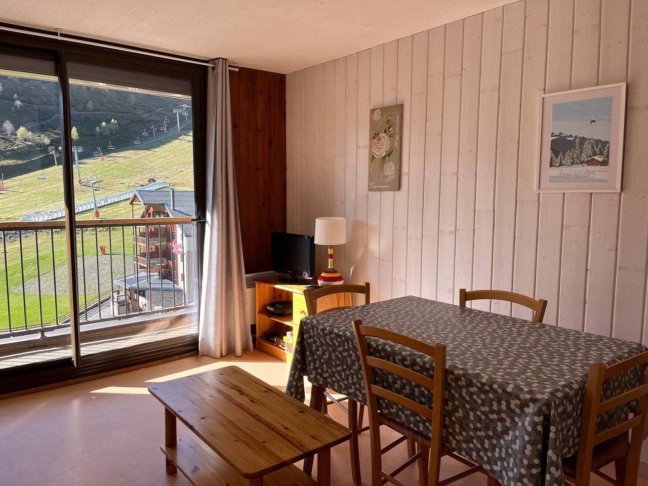 Gemütliche 2-Zimmer-Ferienwohnung für 6 Pers. am Pistenrand mit Balkon und Aufzug 1