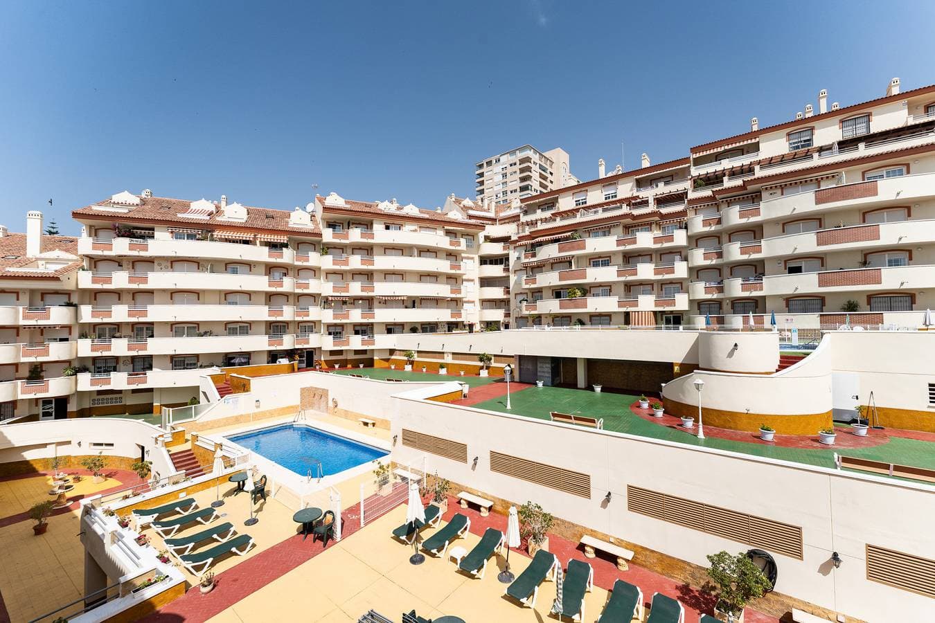 Foto 2 von 28: MalagaSuite Benalmadena Next to the Beach