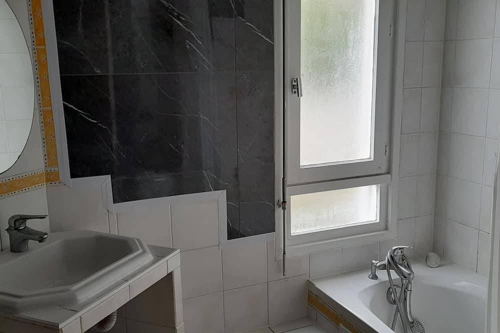 Foto 8 von 15: Stay in Caen - Spacious 4 Bedroom Apartment, Near the Beach