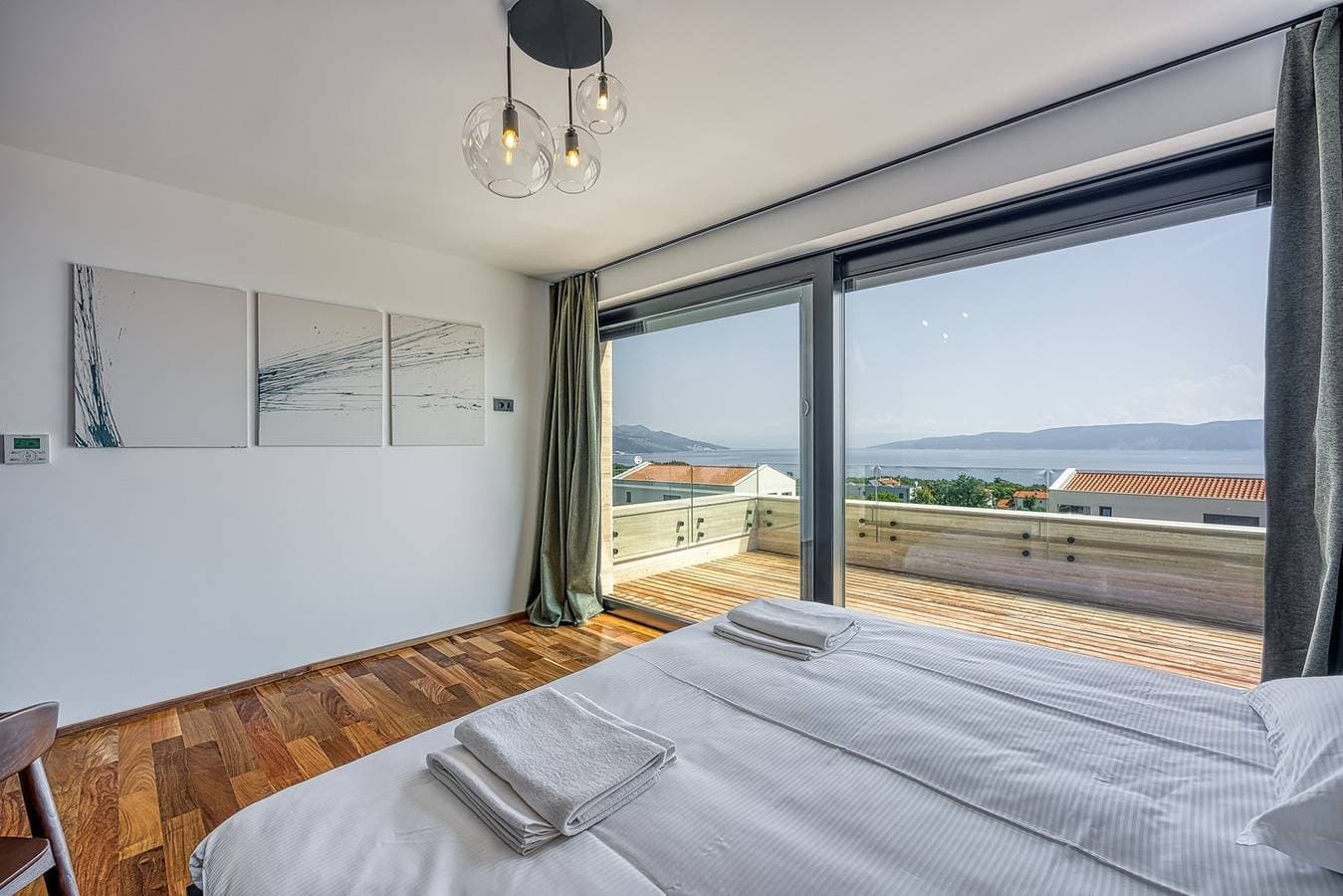 Foto 13 von 50: Ultramoderne Villa Unea mit atemberaubendem Meerblick