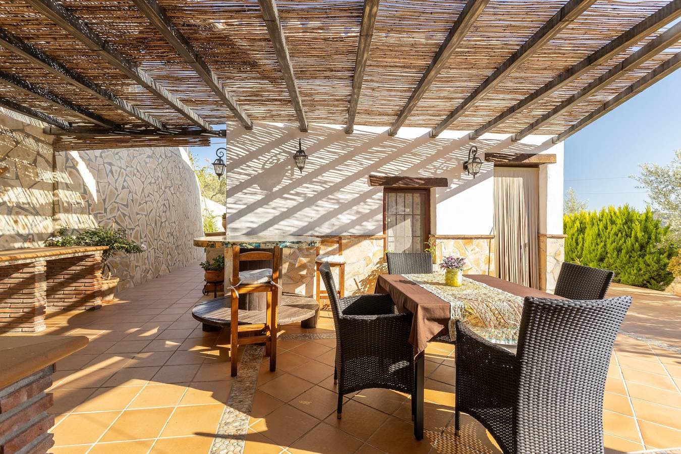 Foto 4 von 26: Ferienhaus „Fuente Luz Cottage“ mit Bergblick, Pool, WLAN, Terrasse & Garten
