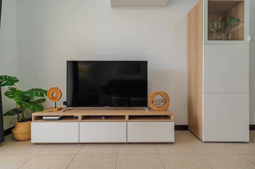 Foto 13 von 30: Neu !!! Luxuswohnung, 32 m2 Sonnenterrasse, Blick auf den Pool