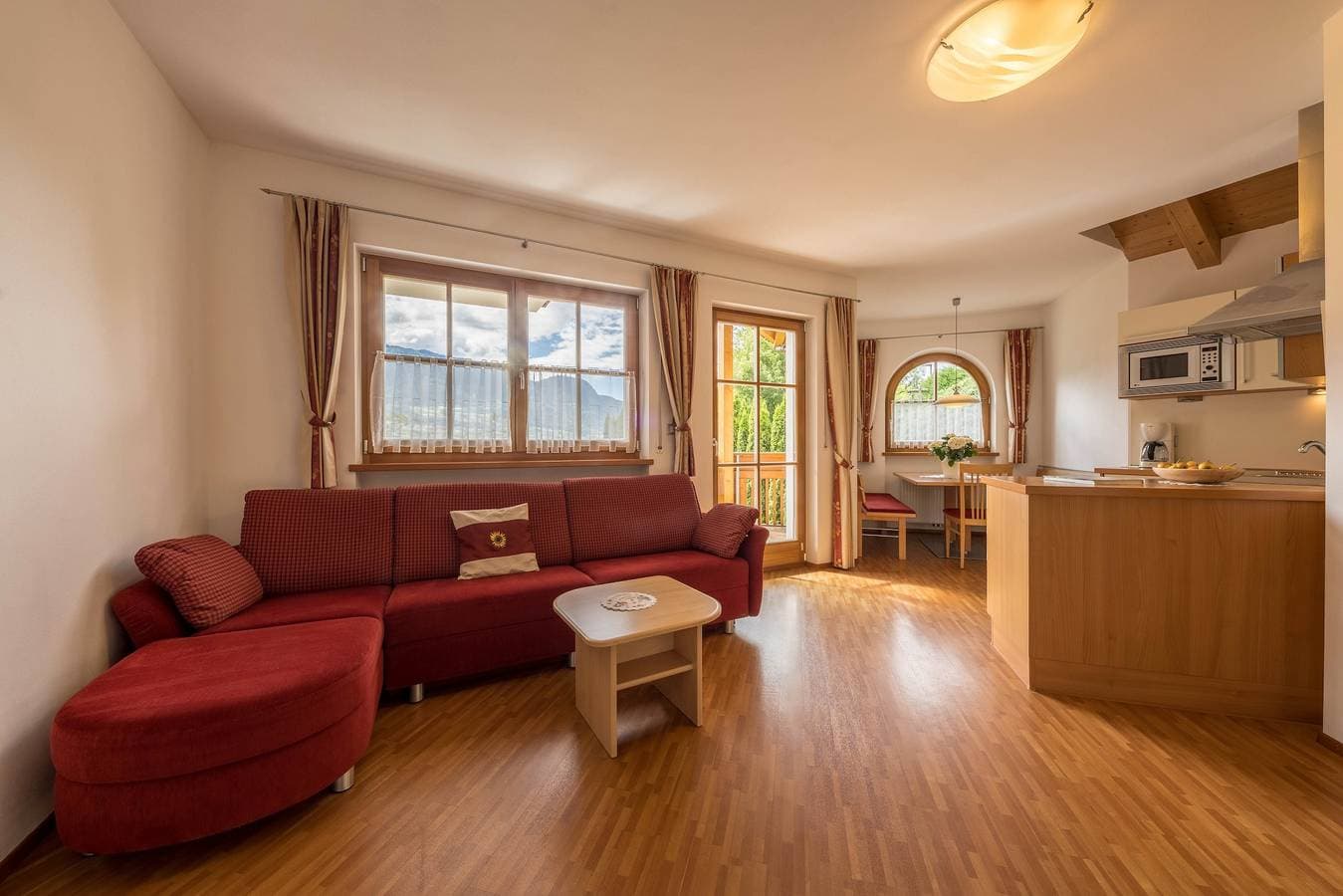 Foto 6 von 25: Ferienwohnung "Tischlerhof - Typ A" mit WLAN, Terrasse und Blick auf die Berge