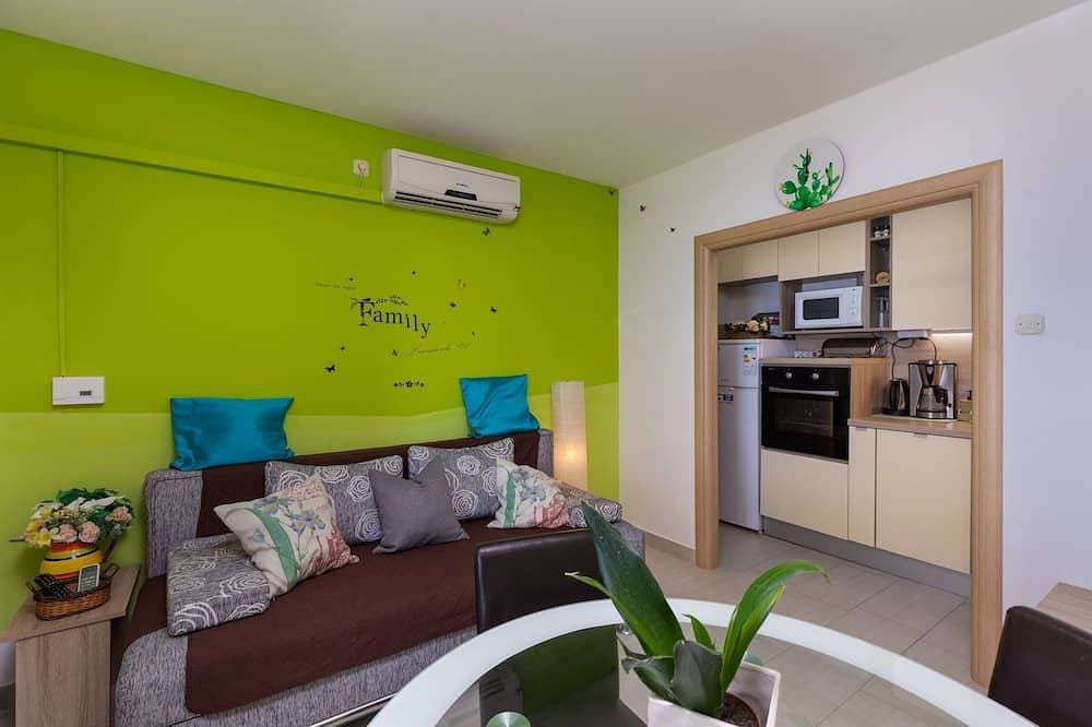 Foto 7 von 17: 2-Zimmer-Ferienwohnung mit Pool am Strand Zavode, Omis