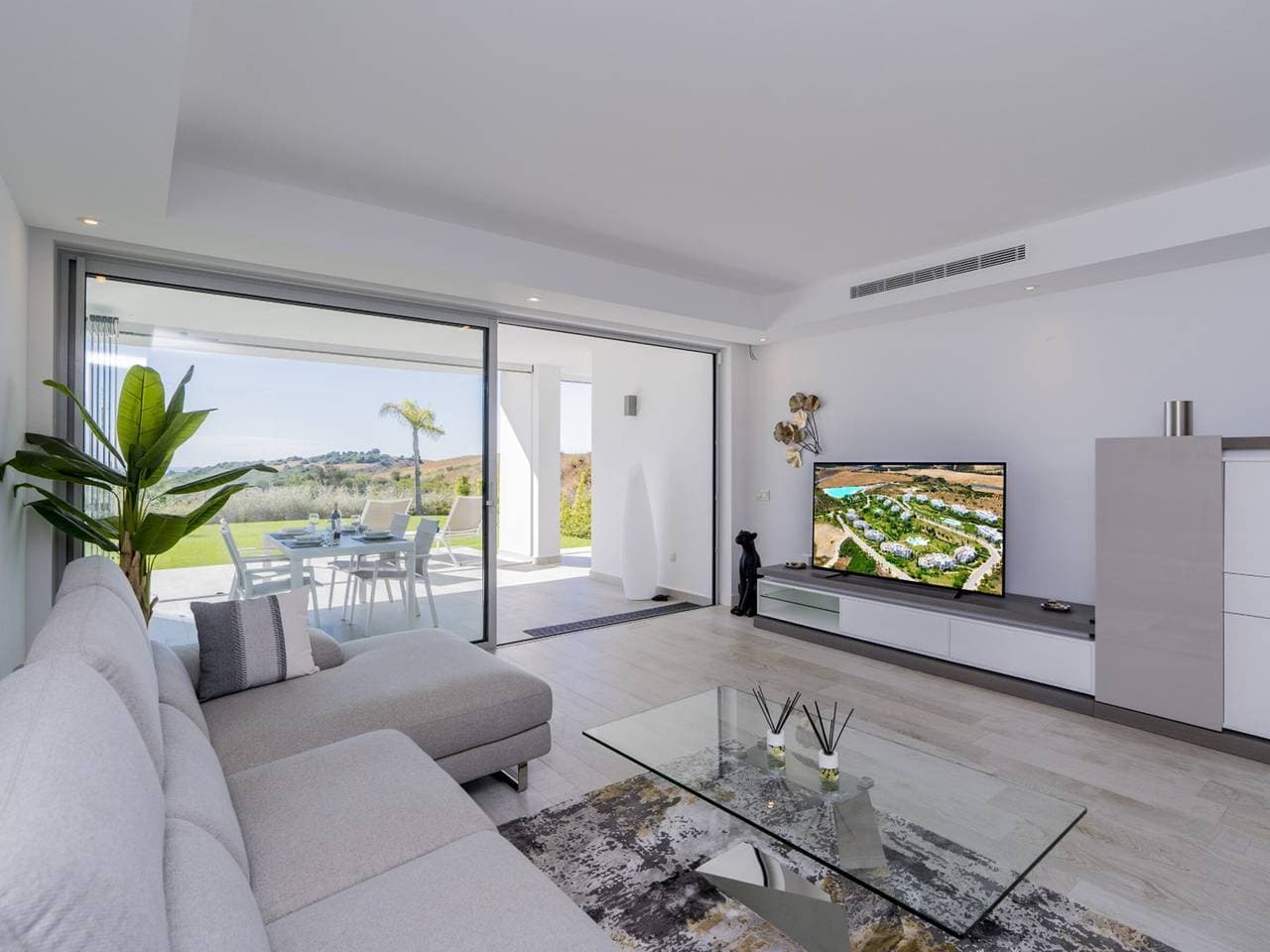 Foto 13 von 33: Moderne Wohnung in Casares mit Garten und Lagunenzugang