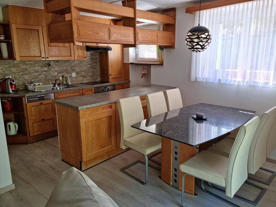 Foto 4 von 16: Three-Bedroom House