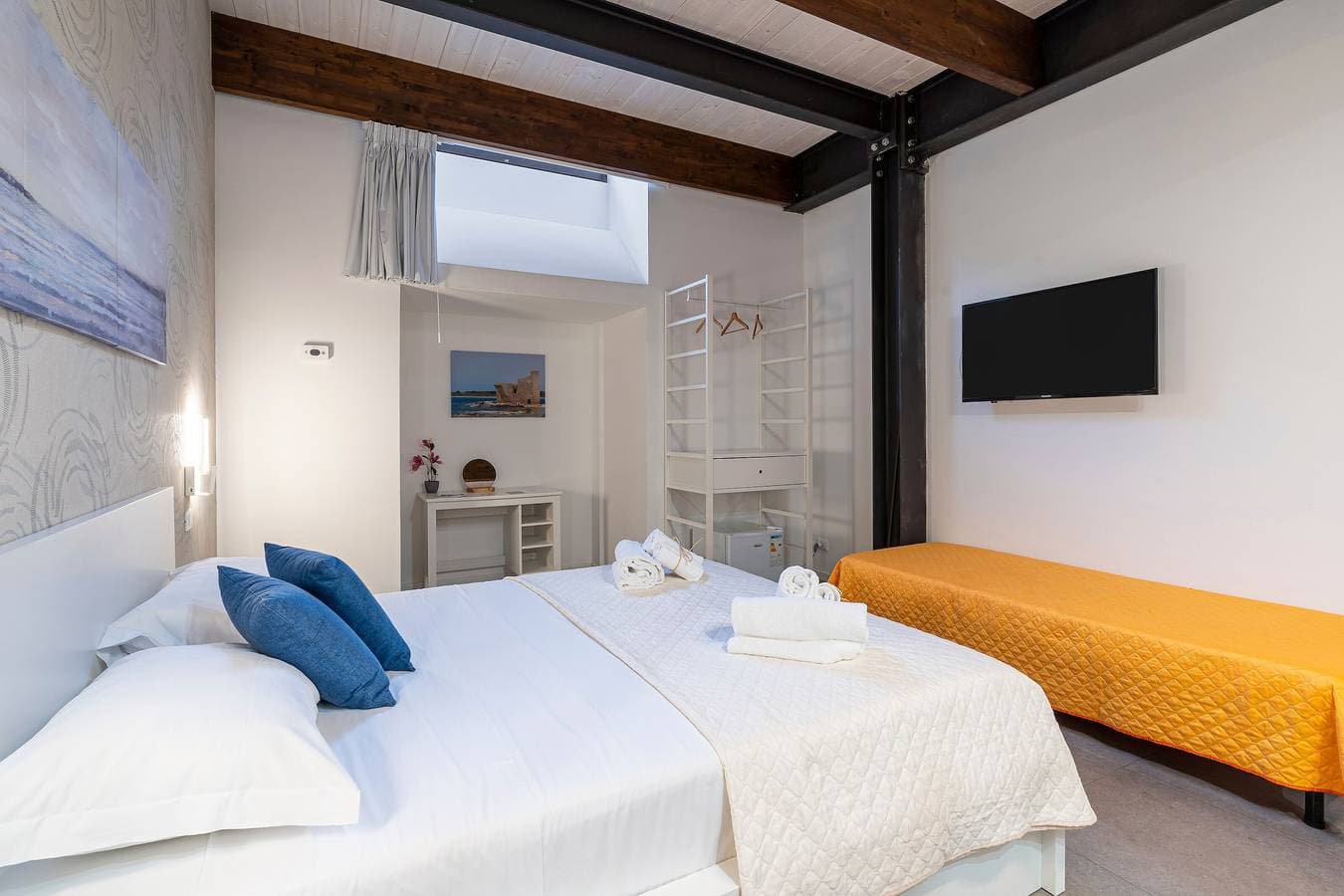 Foto 2 von 42: Zimmer 101 im "Le Saline Rooms Marzamemi" mit WLAN und Klimaanlage