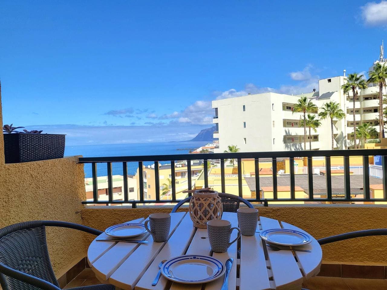 Komfortable Wohnung mit Pool, Meerblick und privatem Parkplatz in Playa de la Arena 1