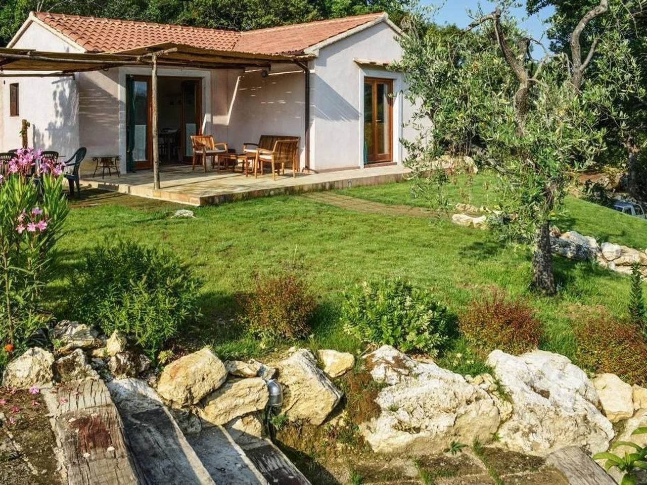 Foto 5 von 32: Freistehendes Landhaus mit Gemeinschaftspool