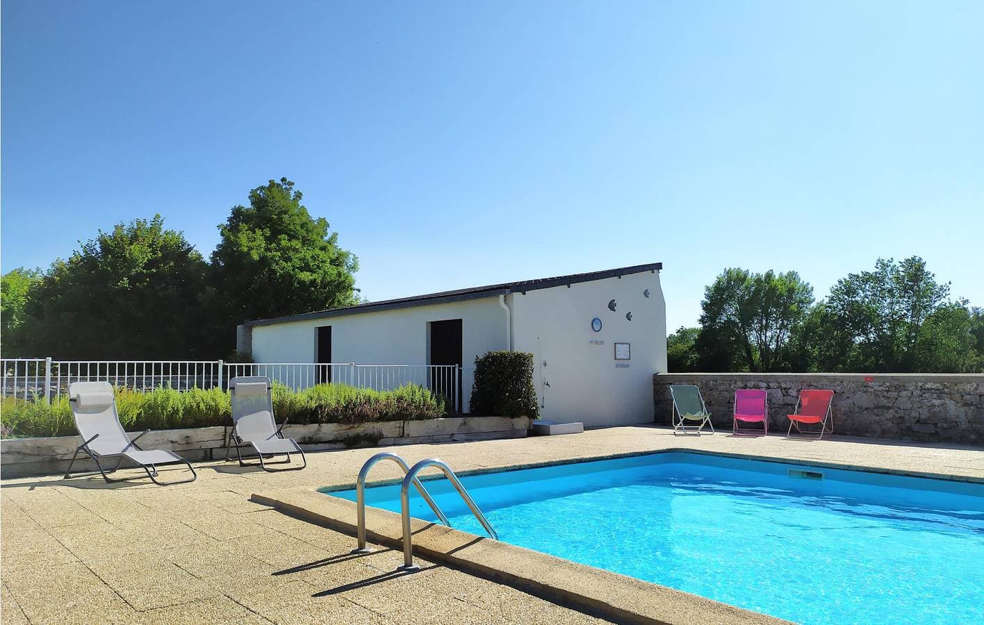 Foto 10 von 28: Rückzugsort am Strand mit Parkplatz, Pool und Internet