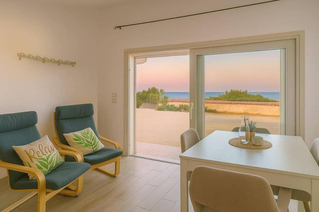 Shoreline Bliss House-Direct Sea Access (15m) 1