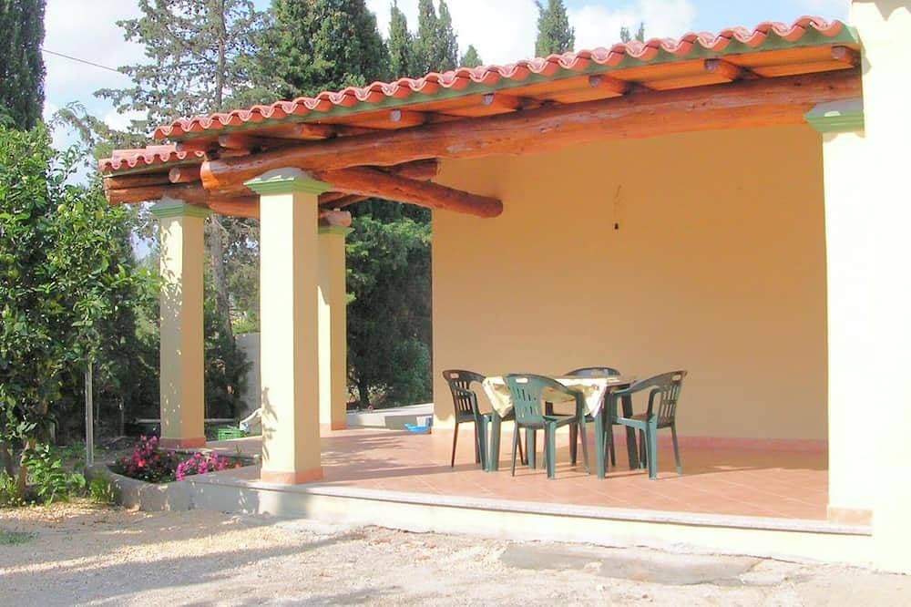 Apartment in villa of the Oranges 300 meters from the beach 1