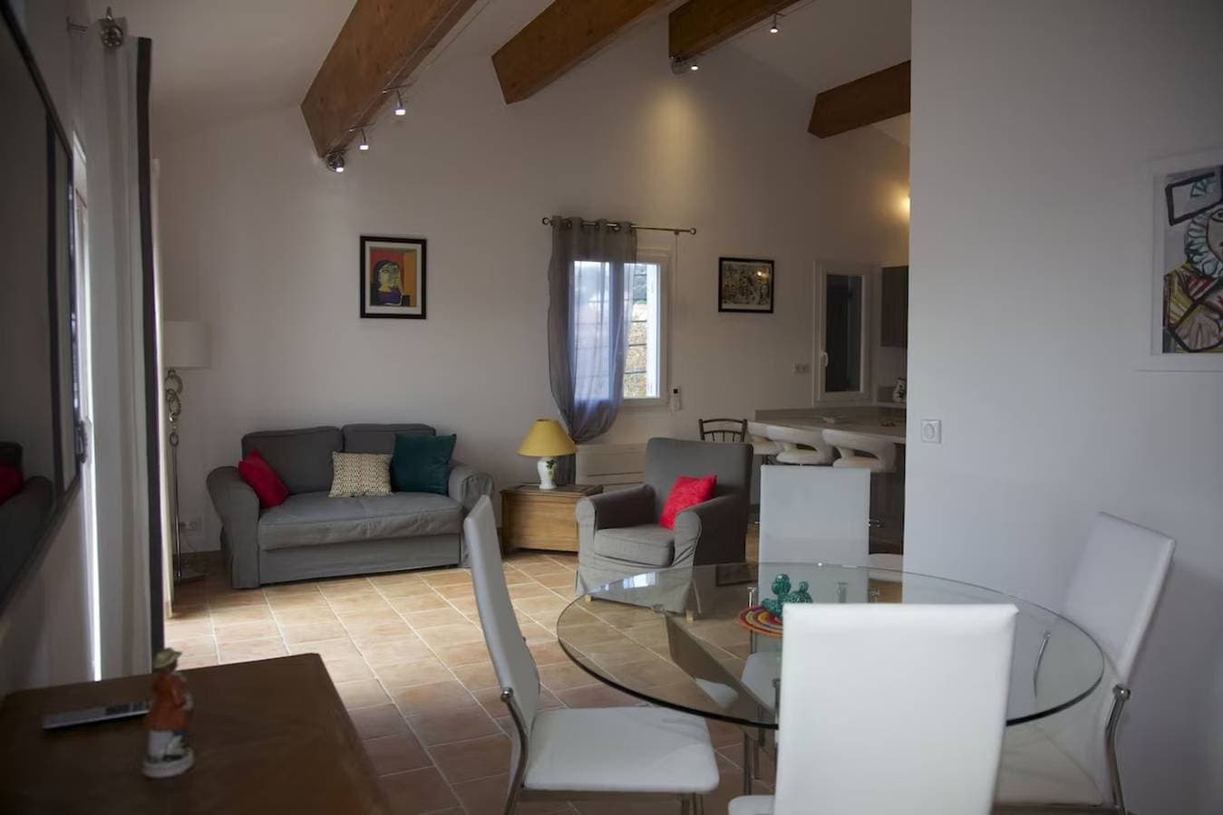 Foto 5 von 19: Ferienwohnung 'T3 Coeur De Sanary - 100m Du Port' mit Privatterrasse, WLAN und Klimaanlage