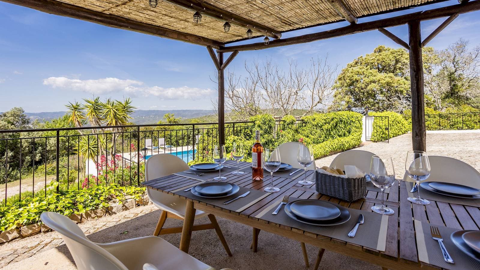 Foto 6 von 43: Villa für 8 Personen mit Terrasse