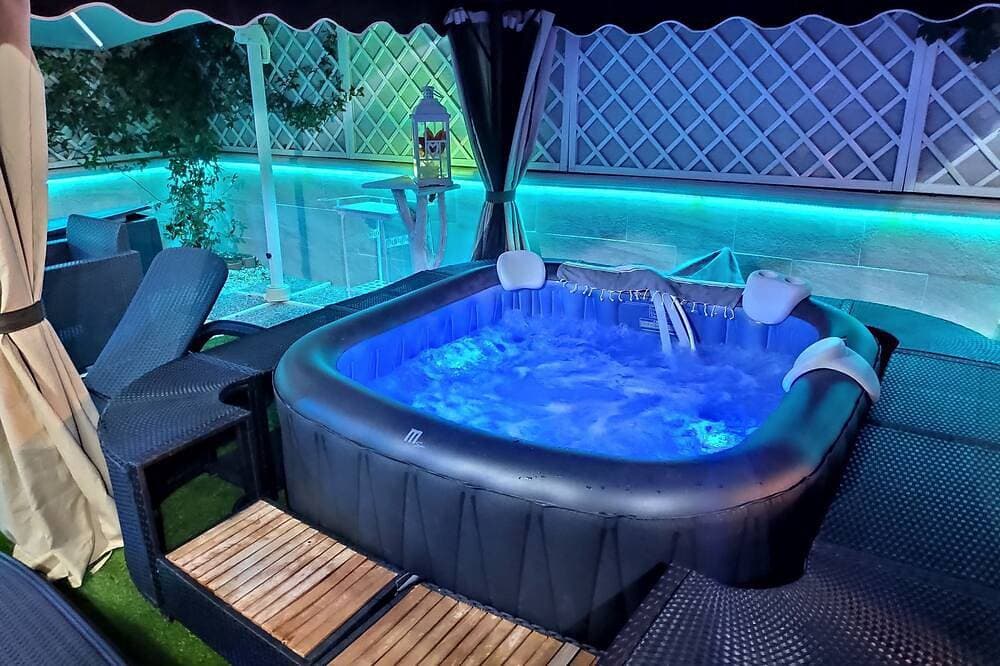 Charming Apartment with Jacuzzi Pool 1