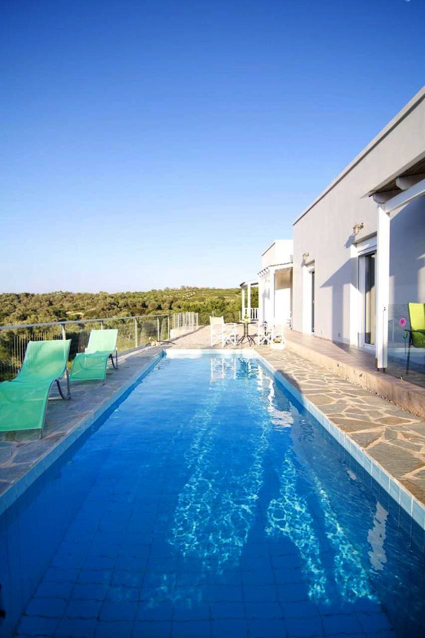 Foto 3 von 5: Two-Bedroom Apartment with Shared Pool