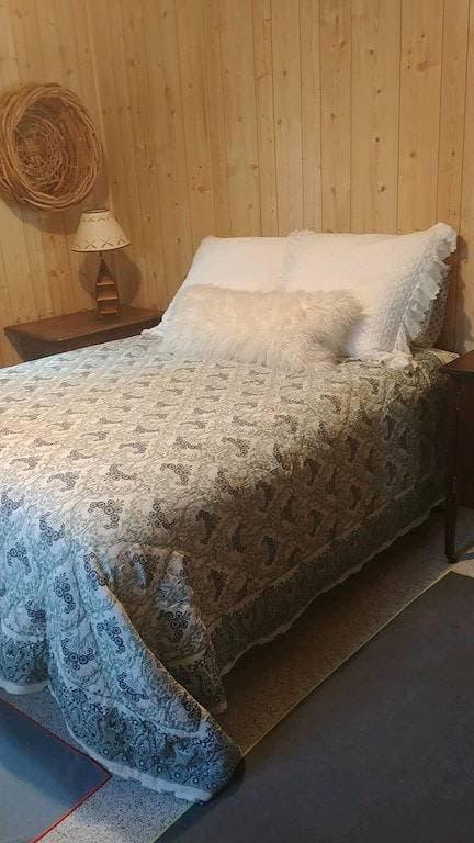 Foto 7 von 22: Lake Front North Shore Cottage.