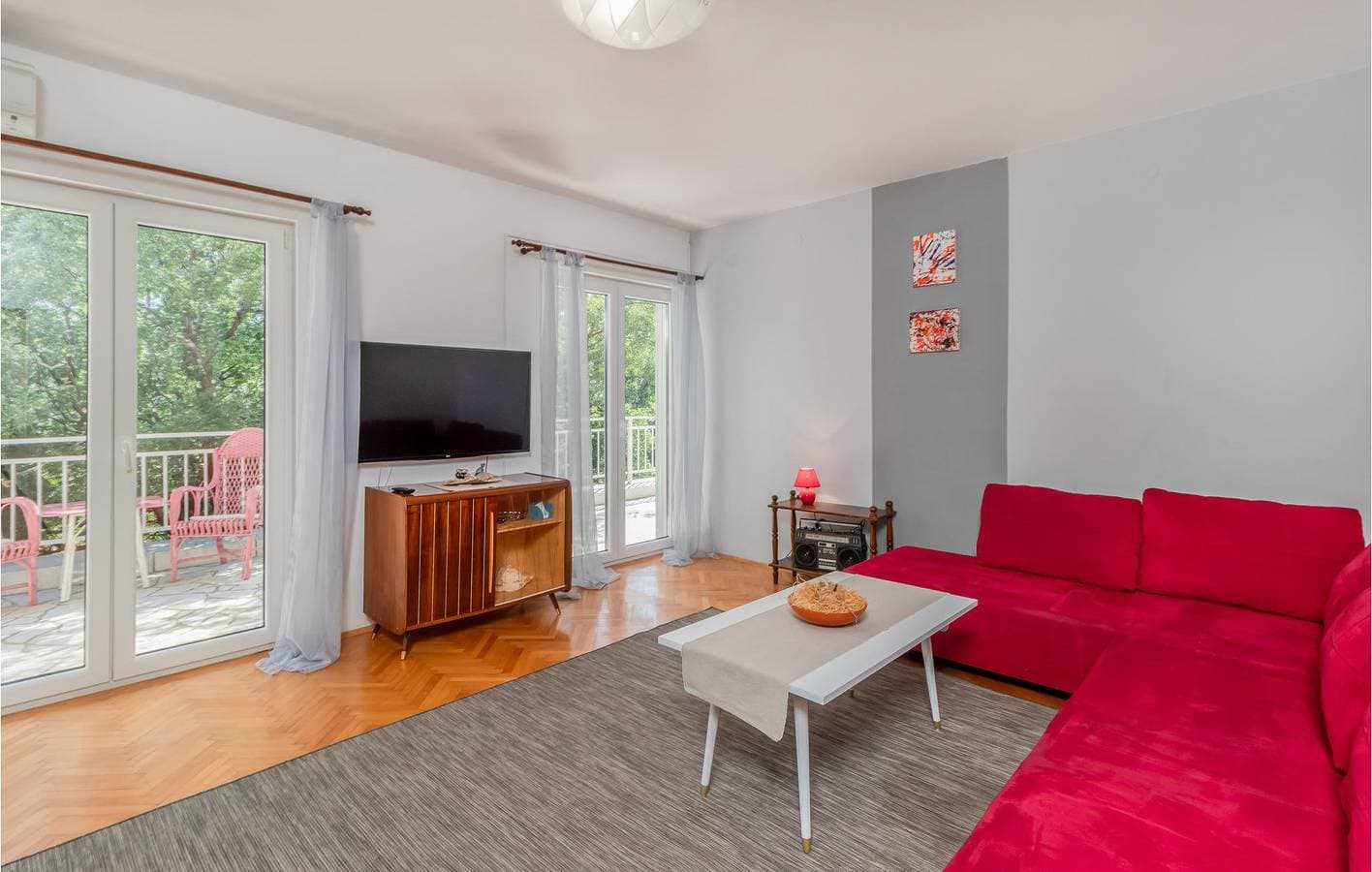 Foto 3 von 32: Gemütliche Ferienwohnung mit Meerblick, Terrasse und Parkplatz – in der Nähe von Klenovica