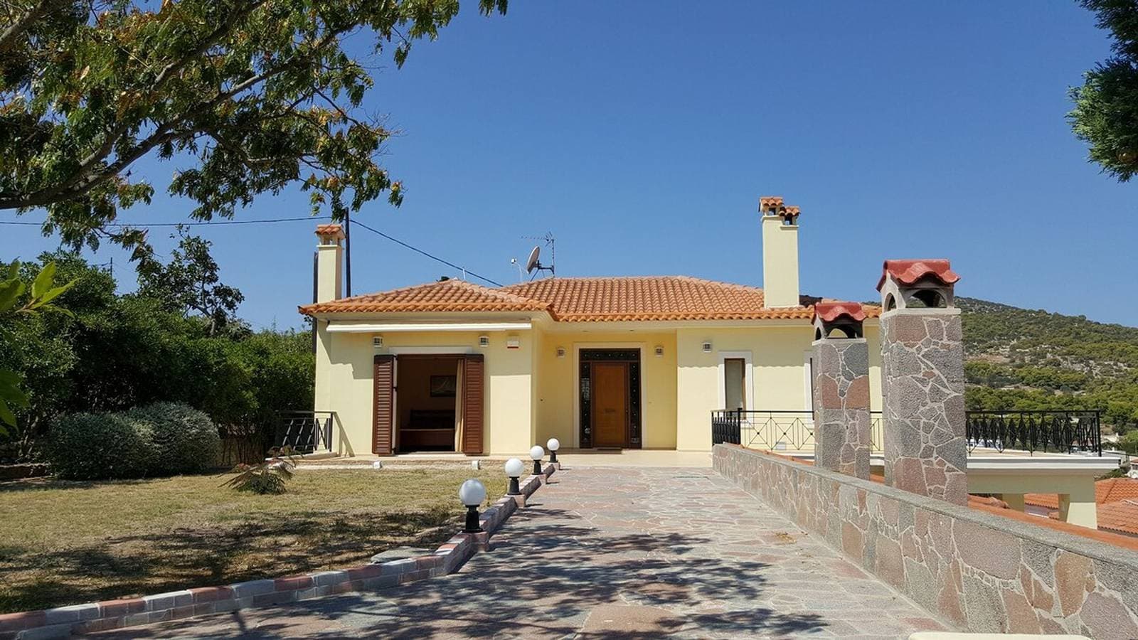 Foto 2 von 49: Villa Politimi at Aegina