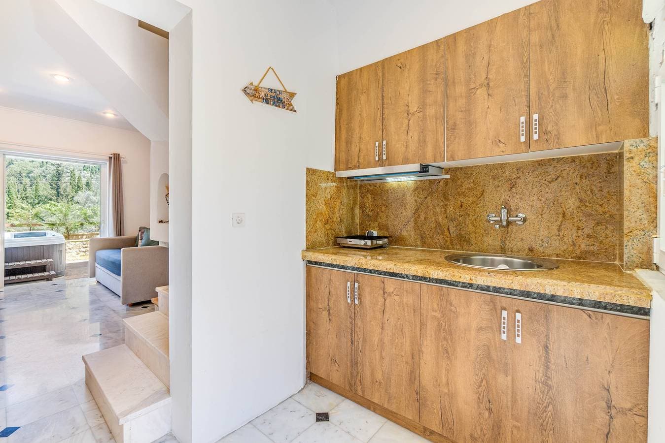Foto 9 von 33: Apartment 'Doliva Anthi' mit privatem Whirlpool, Bergblick, WLAN und Klimaanlage