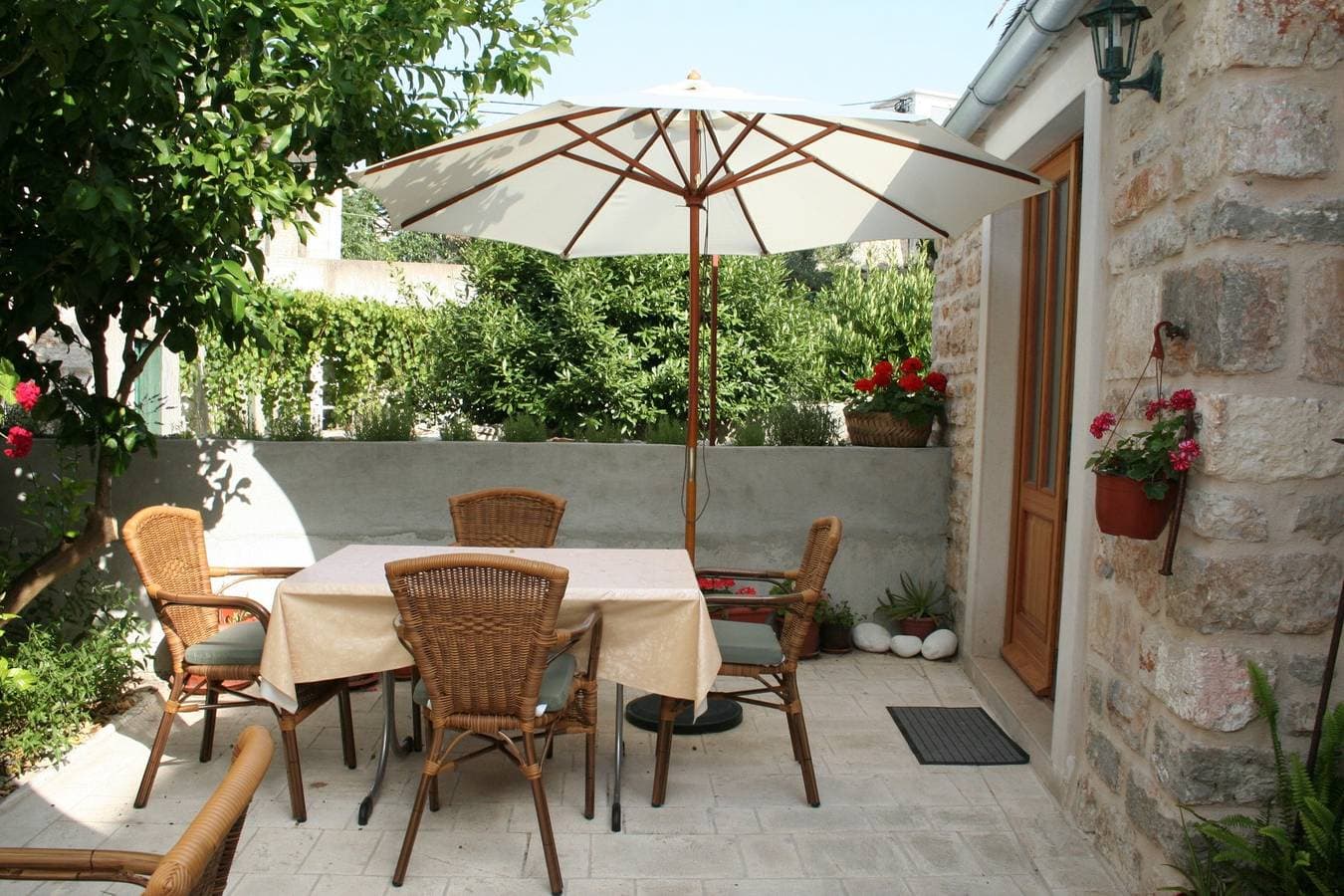 1-Zimmer-Ferienwohnung mit Terrasse Vrboska (Hvar) A-4601-c 1