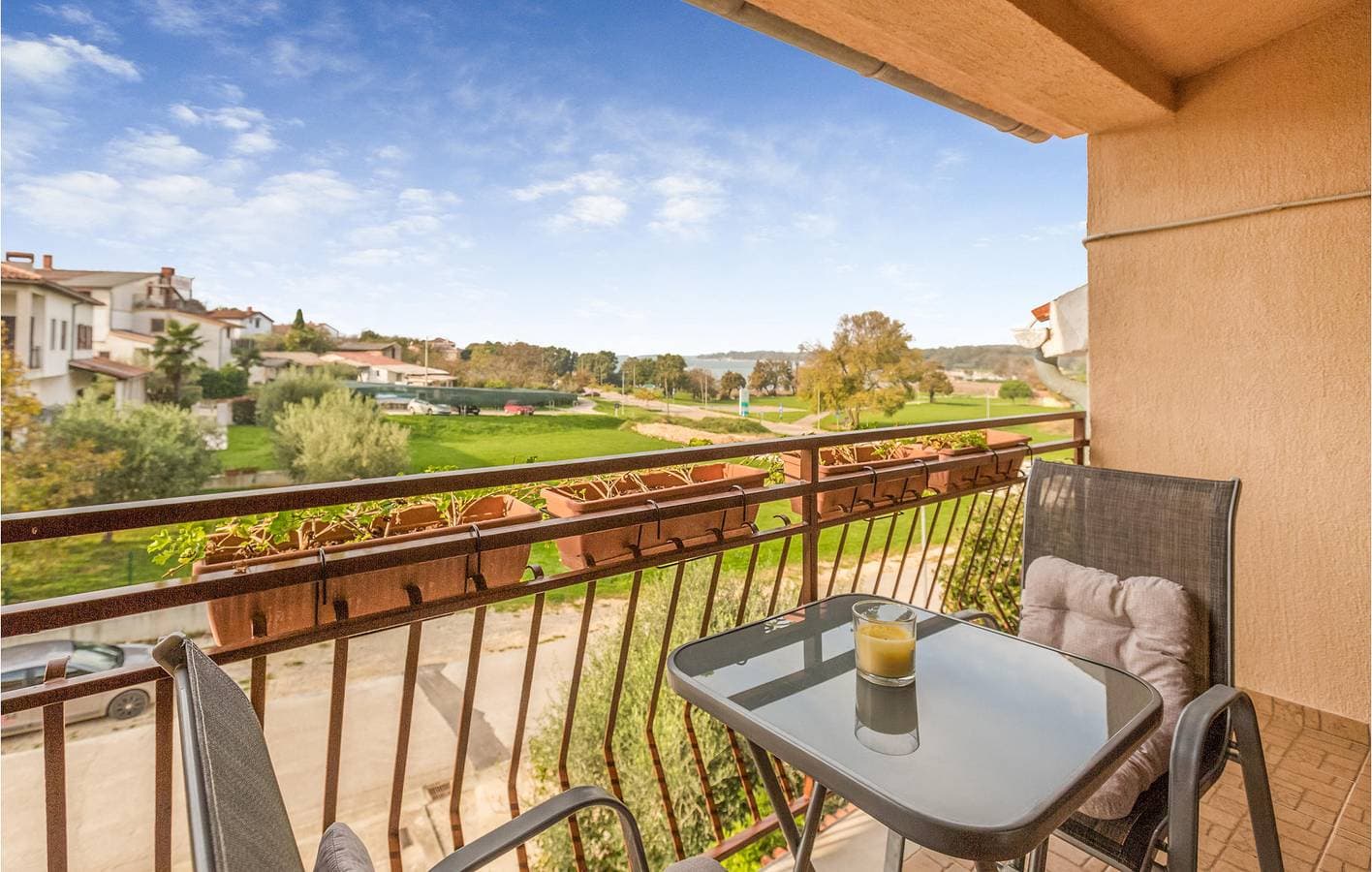 Foto 2 von 21: Gemütliche Ferienwohnung mit Terrasse, WLAN und Parkplatz – 1,5 km vom Strand entfernt