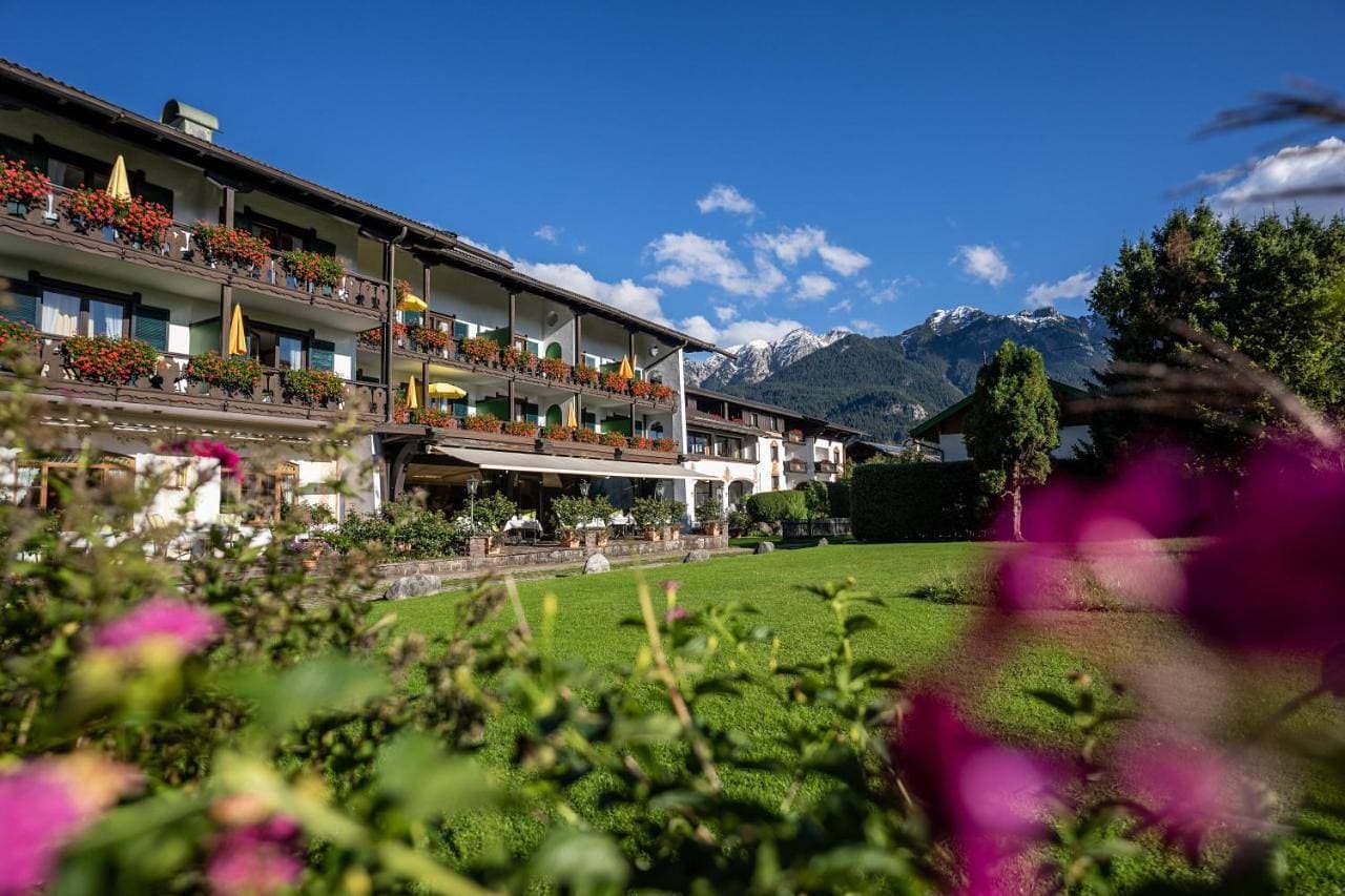 Alpenjuwel Parkhotel Wallgau 4 Sterne Superior Genusshotel mit Spa feinster Kulinarik & Golf Ihr Rückzugsort inmitten der Alpen mit Tradition und Eleganz 1