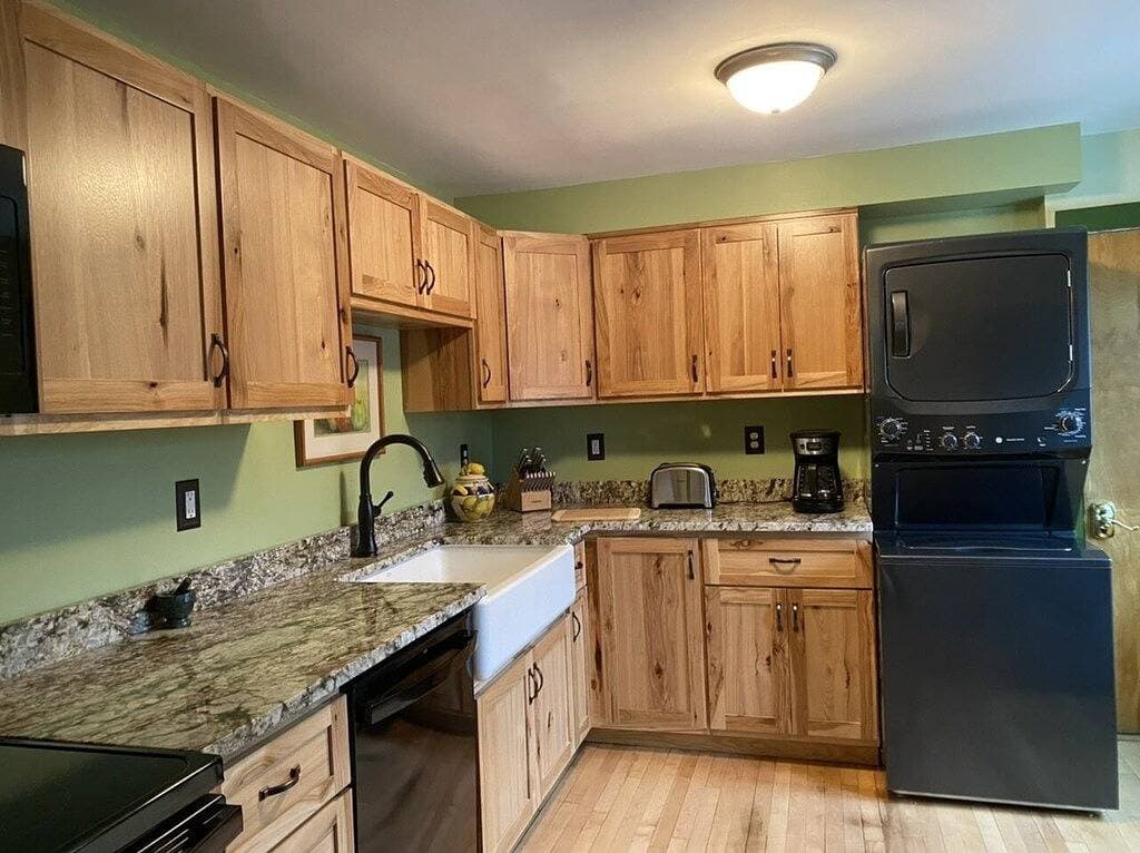 Foto 2 von 11: Historical, newly remodeled apartment in the heart of Marquette Mi.