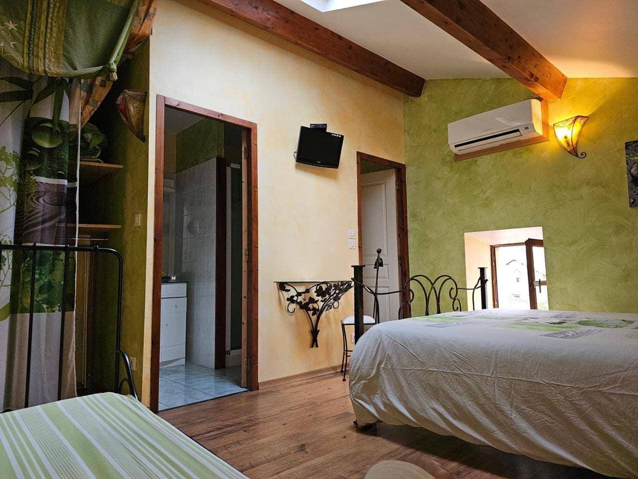 Foto 7 von 14: Family Room with Mountain View