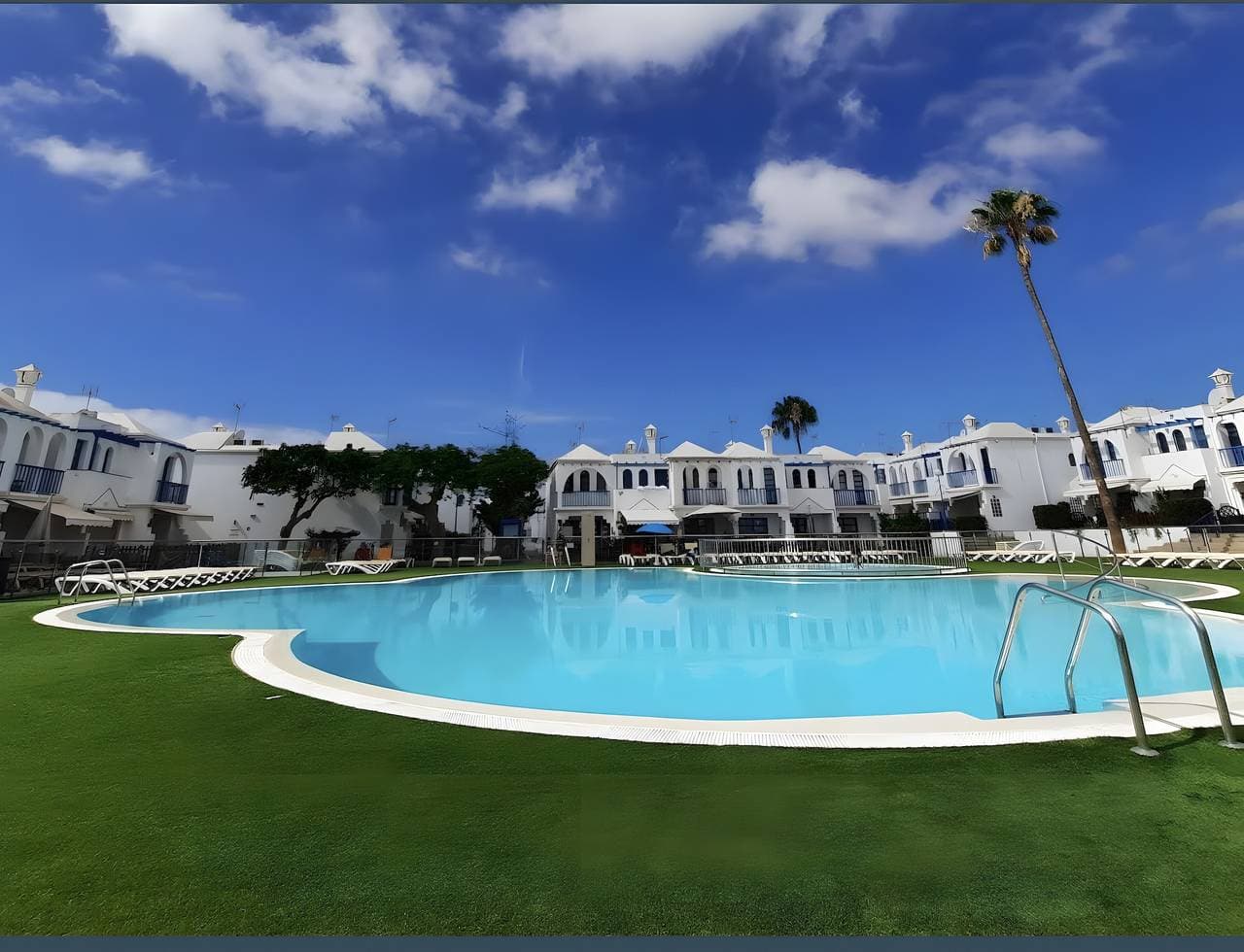 Foto 12 von 23: Duplex-Bungalow mit 2 Schlafzimmern und 2 privaten Bädern in Maspalomas