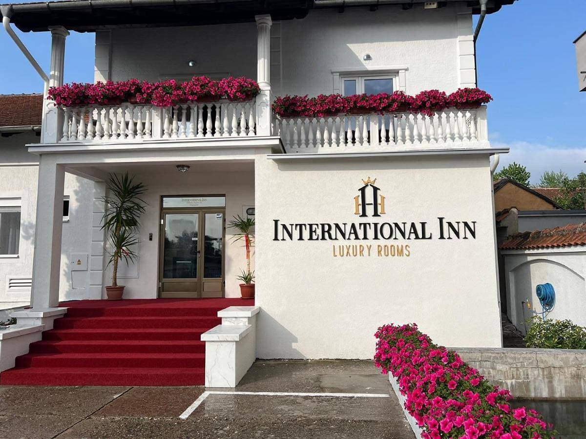 International Inn 1