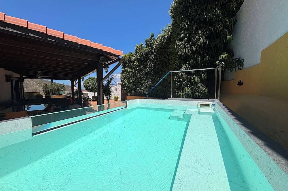Foto 1 von 30: \"Los Jazmines\" Blick Auf Berg Und Meer.  Jacuzzi Exterior, Peace und WIFI