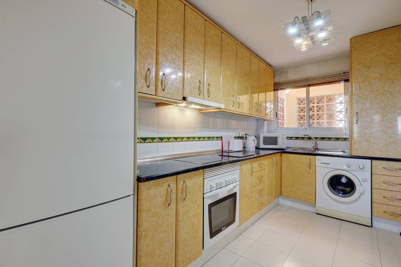 Foto 8 von 21: Luxury 2 Bed Apartment mit Gemeinschaftspools, Terrasse und WLAN