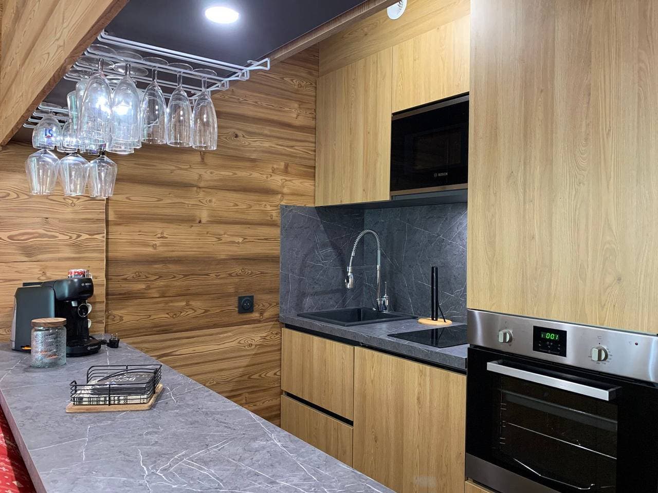 Foto 3 von 13: Charmantes renoviertes Studio mit Balkon und WIFI, nahe den Pisten